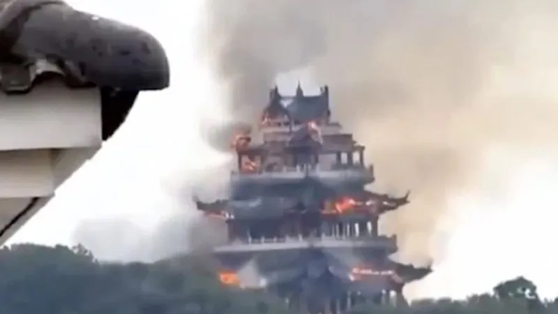 1500 Yıllık Tapınak Alevlere Teslim! Tütsü Faciası Mı?