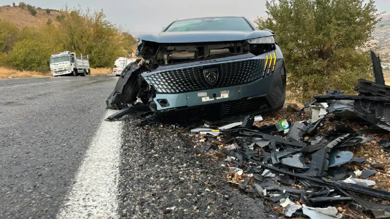 Adıyaman'da Feci Kaza: 9 Yaralı! Otomobiller Neden Çarpıştı?