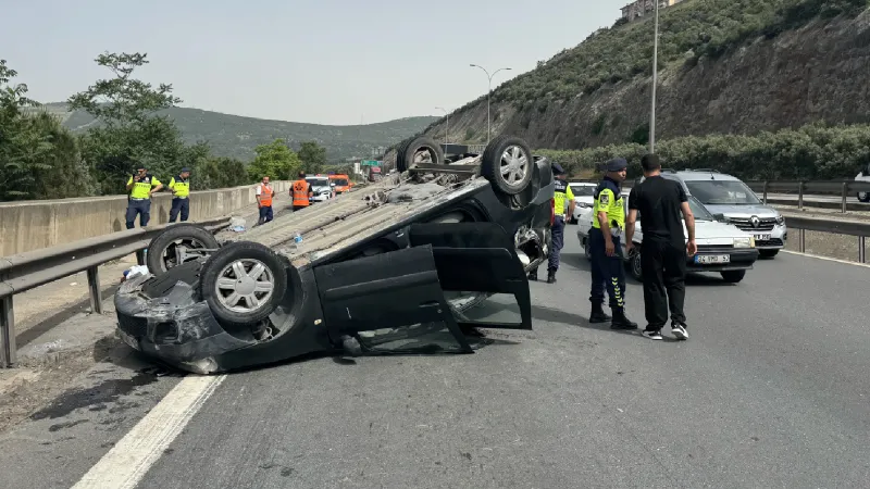 Kocaeli'de Feci Kaza! Hafif Ticari Araç Devrildi: Yaralılar Var!