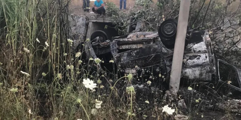 Feci Kaza! Araç Alev Aldı, Sürücü Can Verdi!