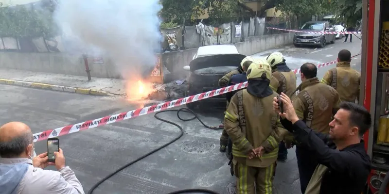 Aracınızı park ederken dikkat! Yer altından çıkan kıvılcımlar küle çevirdi