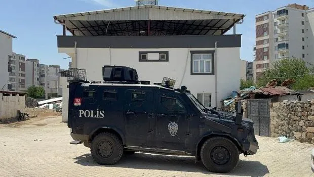Babalar Günü'nden dehşet saçtı! Babasının başına çekiçle vurdu, hayati tehlikesi sürüyor