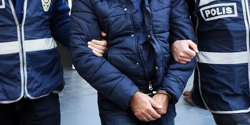 Binlerce hap, ruhsatsız silahlar! İlkadım’da uyuşturucu baskını