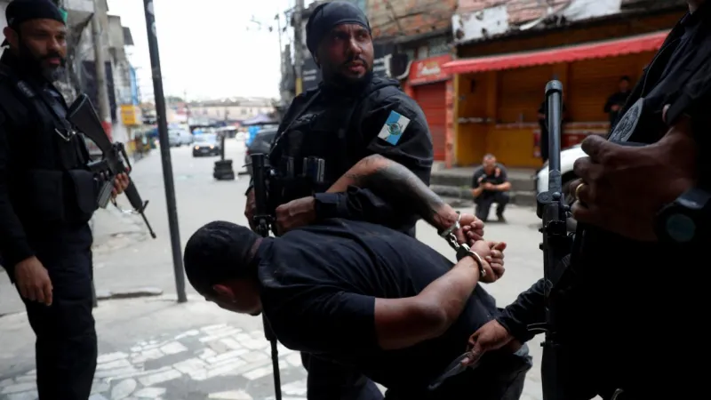 Brezilya'daki uyuşturucu operasyonunda 4'ü polis en az 60 kişi öldü