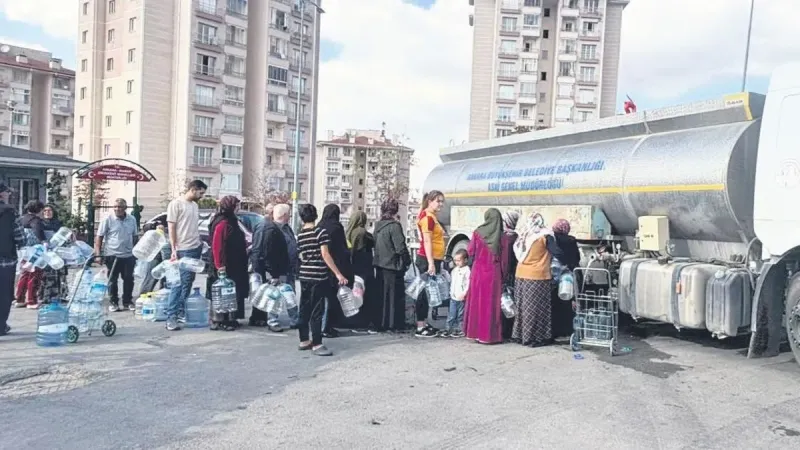 CHP'li Belediyelerde Su Kesintisi Kabusu! Vatandaş Çeşme Sırasında