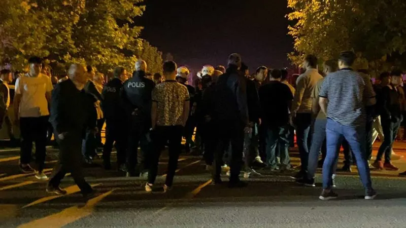 Çocuk Kavgası Aileleri Birbirine Düşürdü! 200 Kişi Tekme Tokat