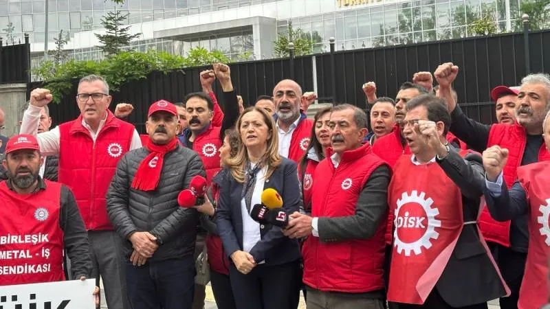 DİSK, TÜİK önünde: Yargı kararlarını uygulayın, madde sepetini açıklayın