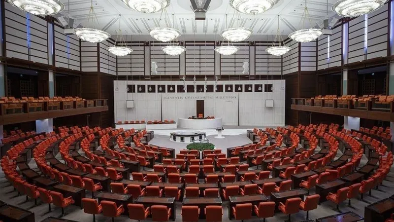 EMEP, CHP, DEM Parti ve TİP'ten işçilerin sendikal haklarına yönelik kanun teklifi