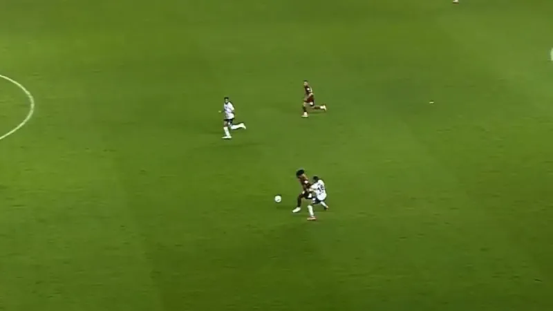 Fenerbahçe'de kırmızı kart şoku! Yıldız futbolcu oyundan atıldı