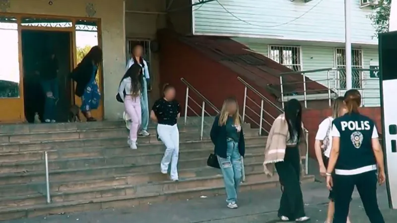 Fuhuş operasyonunda yakalandılar; 107 yabancı uyruklu kadın sınır dışı edildi