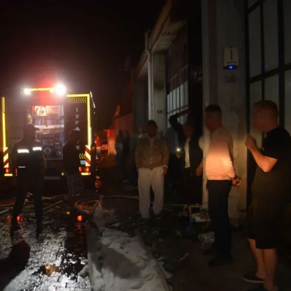 Gözlük üretimi yapan fabrikada yangın