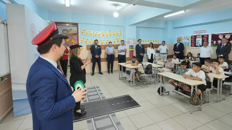 Hemzemin Geçitlerde Emniyet Farkındalığı Projesi ile 30 bin çocuğa eğitim verildi
