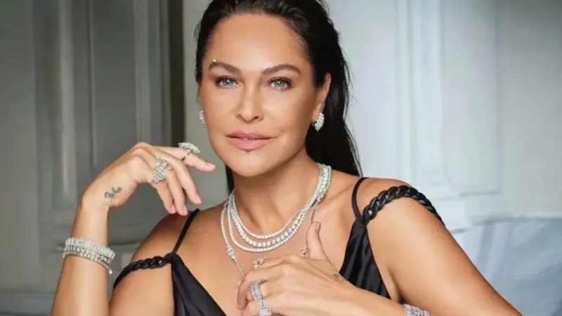 Hülya Avşar, tatil pozunu paylaştı: Kim der ki 61 yaşında!