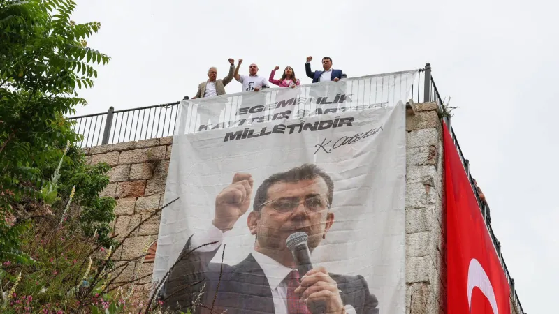 İmamoğlu Posterleri Bursa'yı Salladı: "Cürmünüz Kadar Yer Yakarsınız!"