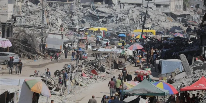 İsrail Gazze'de sivil aracı vurdu: 4 yaralı