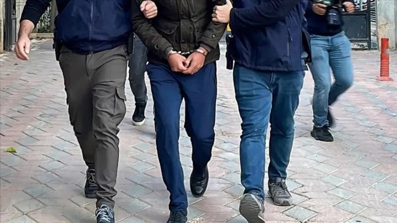 İstanbul'da FETÖ'ye operasyon: 8 ByLock'çu gözaltında