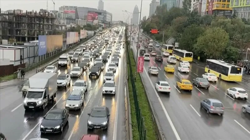 İstanbul’da Galatasaray kutlamaları yolları kapattı! 25 Mayıs İstanbul’da hangi yollar kapalı? İşte alternatif güzergahlar…