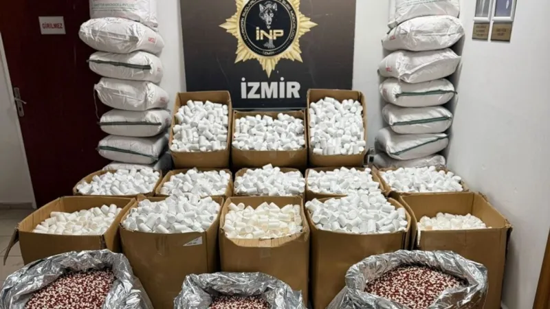 İzmir'de 2 milyon 309 bin uyuşturucu hap ele geçirildi