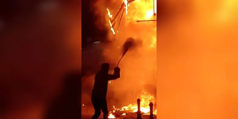 Kadıköy'de Korkunç Yangın! İş Yeri Alev Topuna Döndü