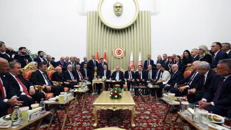 AK Parti'de Şok Değişim! Erdoğan'ın Yeni Fotoğrafları Neyi Amaçlıyor?