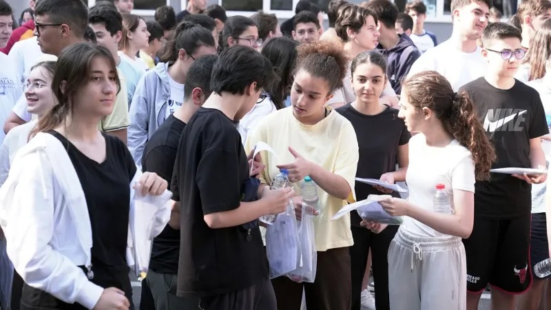 Kimliğini evde unutan öğrenciyi Belediye Başkanı sınava yetiştirdi