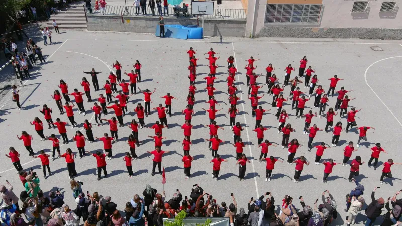 Kütahya'da Rekor! 100 Öğrenci Harmandalı ile Coşturdu!