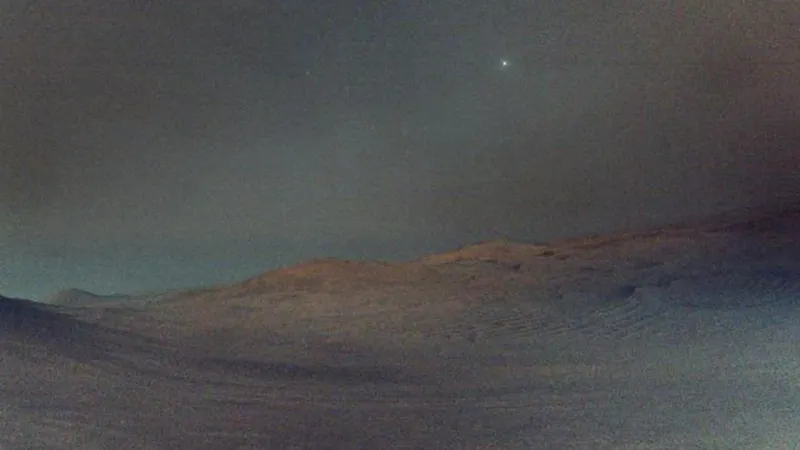 Mars'tan Gelen İlginç Görüntü! Deimos Ayı Böyle Yakalandı