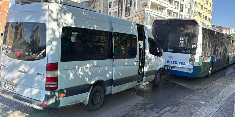Elazığ'da Korkunç Kaza! Minibüs Otobüse Çarptı: İşte Yaralı Sayısı