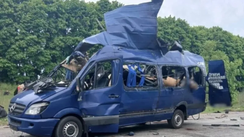 Savaşın Acı Yüzü: Rusya'dan Minibüse Saldırı! 9 Ölü!