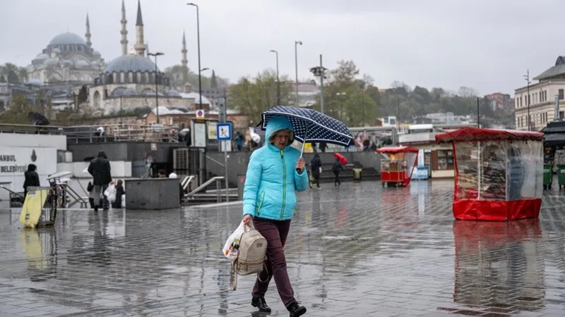 İstanbul'da Şemsiye Alarmı! AKOM'dan Kritik Uyarı