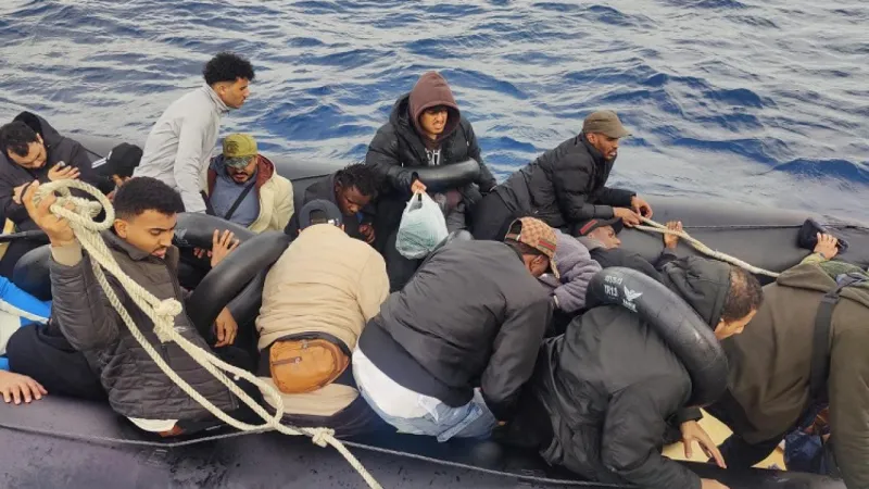 İzmir'de Göçmen Operasyonu! Sahil Güvenlik Alarmda