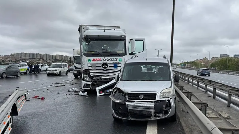 TEM'de Zincirleme Kaza! İstanbul Trafiği Felç Oldu