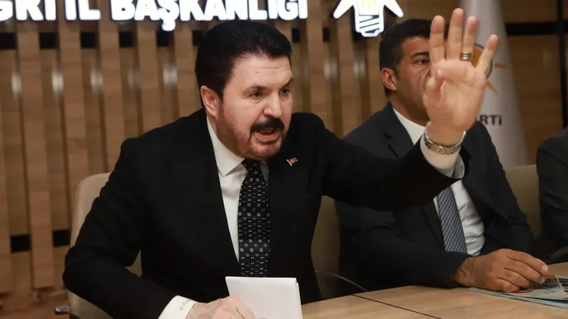 Savcı Sayan'dan AK Parti'de Şok İddia: Erdoğan'a Yakın Olanlar mı Vuruyor?
