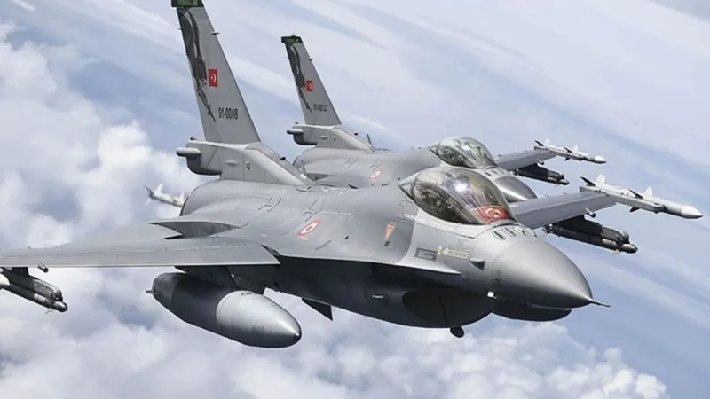 Türk F-16’lar peş peşe kalktı: İsrail uçaklarını uyardı