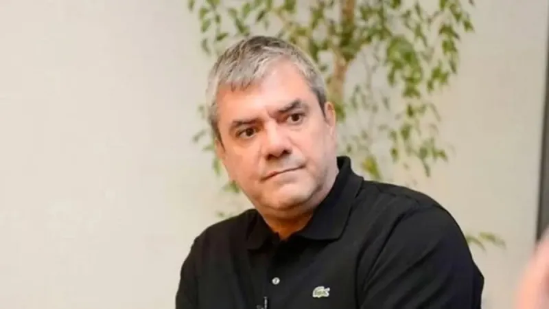 Yılmaz Özdil’den Özgür Özel’e sert çıkış: “Bir düşünüyor, beş konuşuyor”