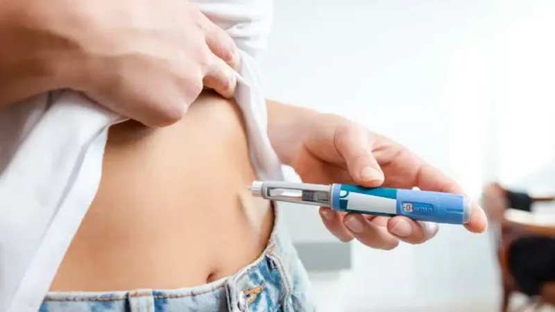 Zayıflama iğnesi mucize mi yoksa tehlike mi? 'Tetkiksiz kullanım riskli olabilir'